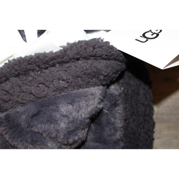 UGG Reversible Shearling‎ Lined 50" x 70" Faux Fur Throw Blanket Coal Gray NWT! - Picture 4 of 5